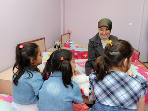 Bayan Gül, Ağrı Sevgi Evleri'nde Çocuklarla Bir Araya Geldi